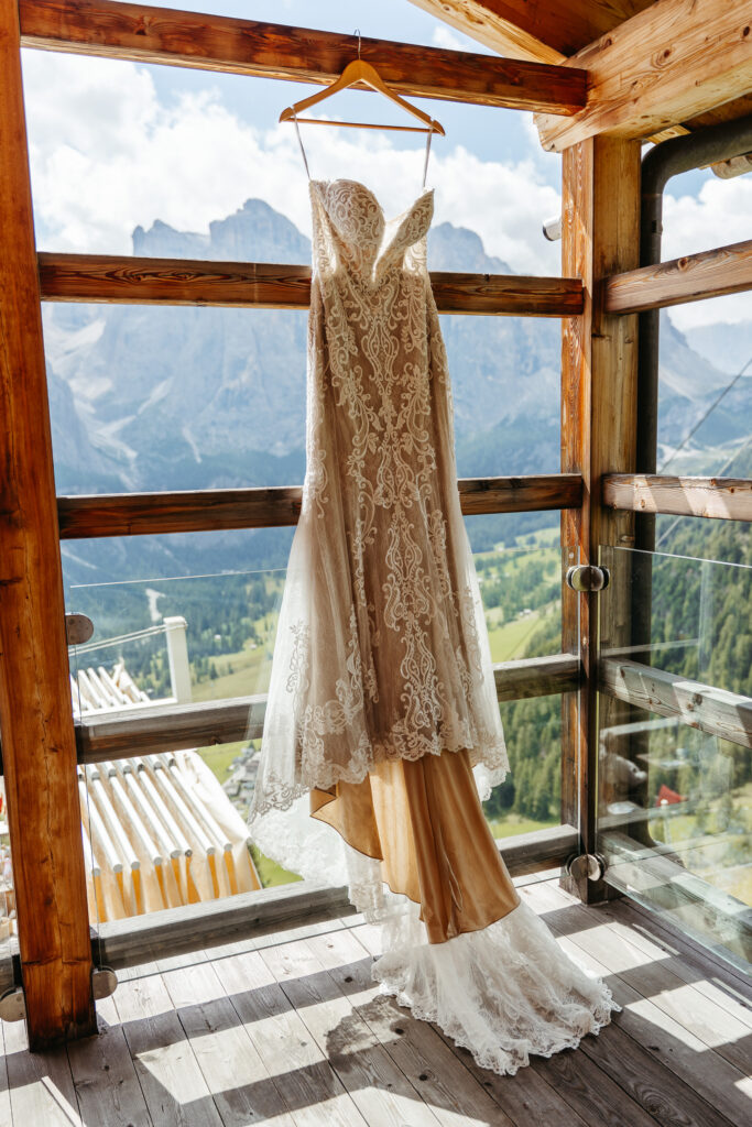 Elopement dress for the Dolomites with view from mountain hut/rifugio