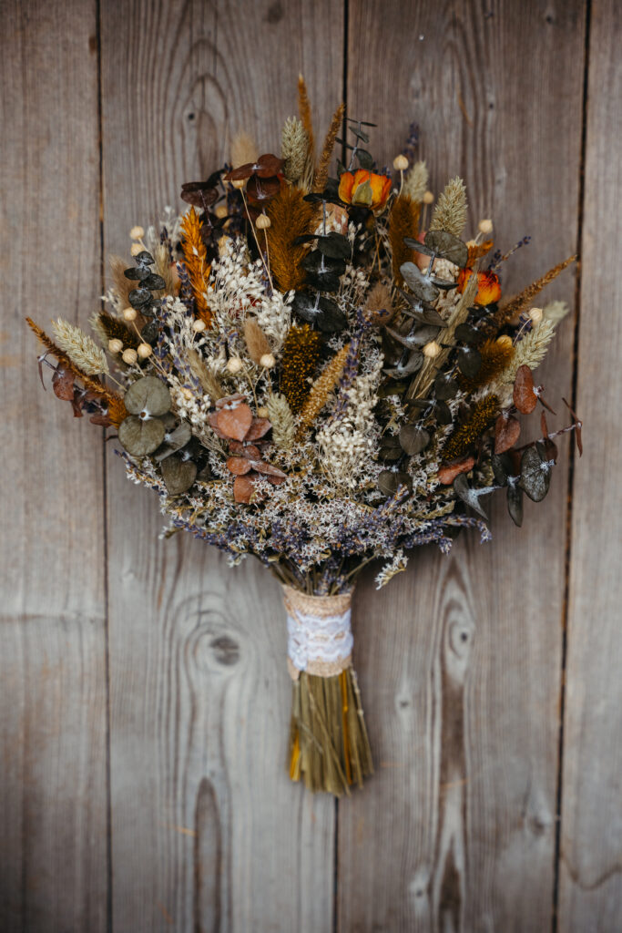 Dried flowers at Lago di Braies Elopement