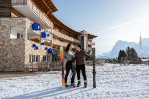 Vegan couple get engaged at Paradiso Pure living hotel on Alpe di Siusi while holding skis