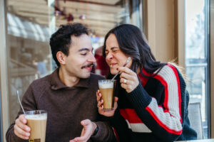 Vegan latte macchiato at Paradiso Pure Living with newly engaged couple