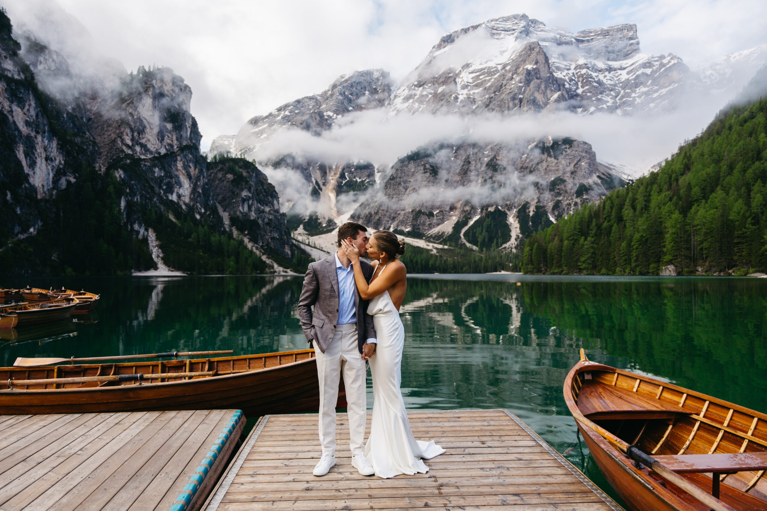 Couple kissing at Prager Wildsee