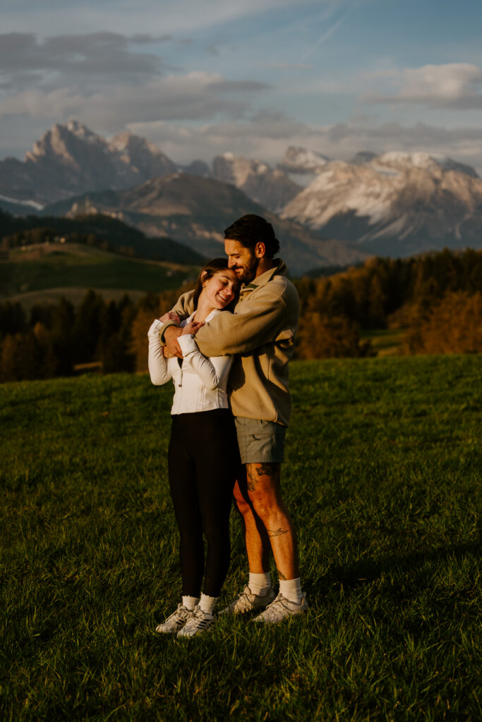 Couple embrading on Seiser Alm at sunset after they got engaged